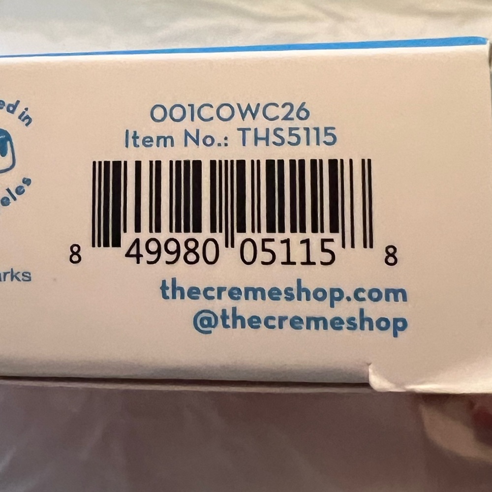 🆕😻 HELLO KITTY X CRÈME Hello Holidays Face Mask Collection NEW - Picture 3 of 5